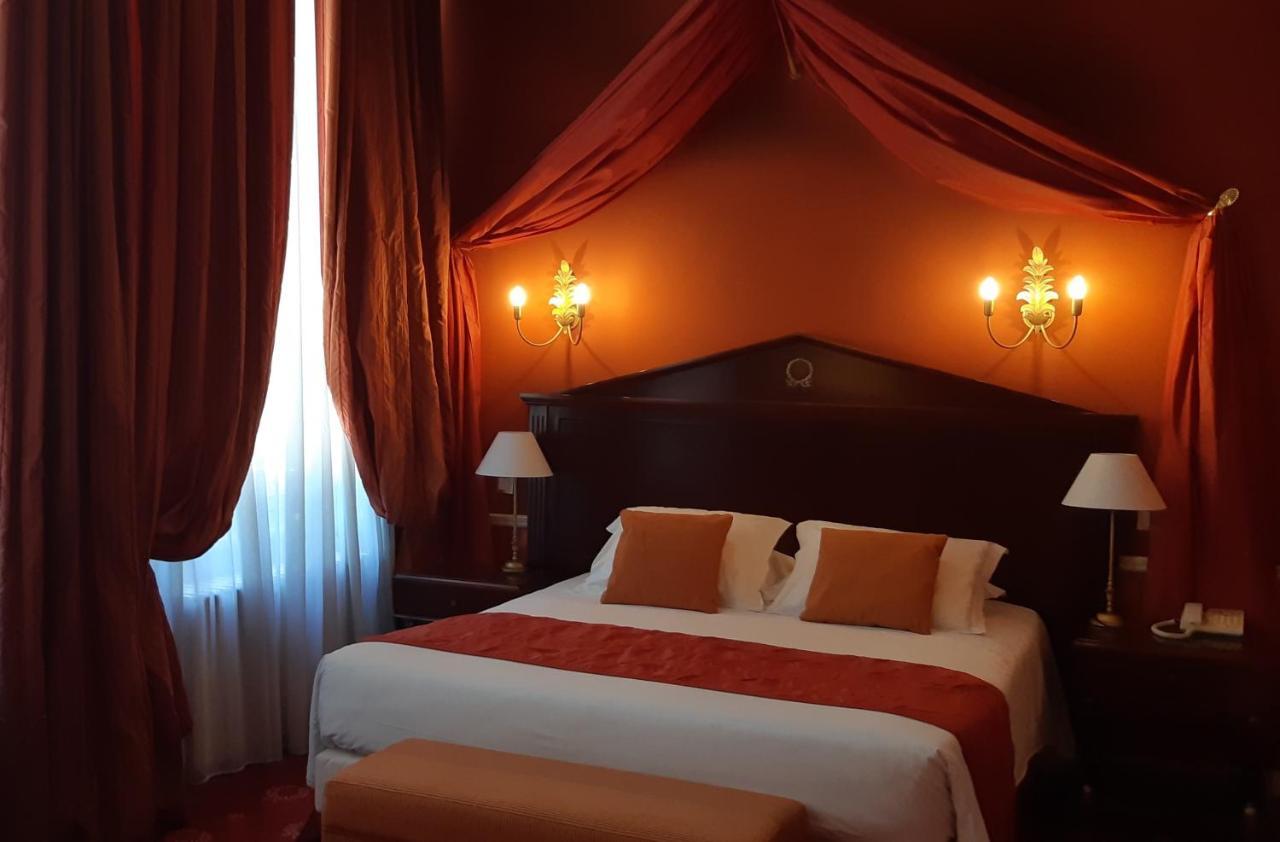 Hotel Les Marechaux 欧塞尔 外观 照片
