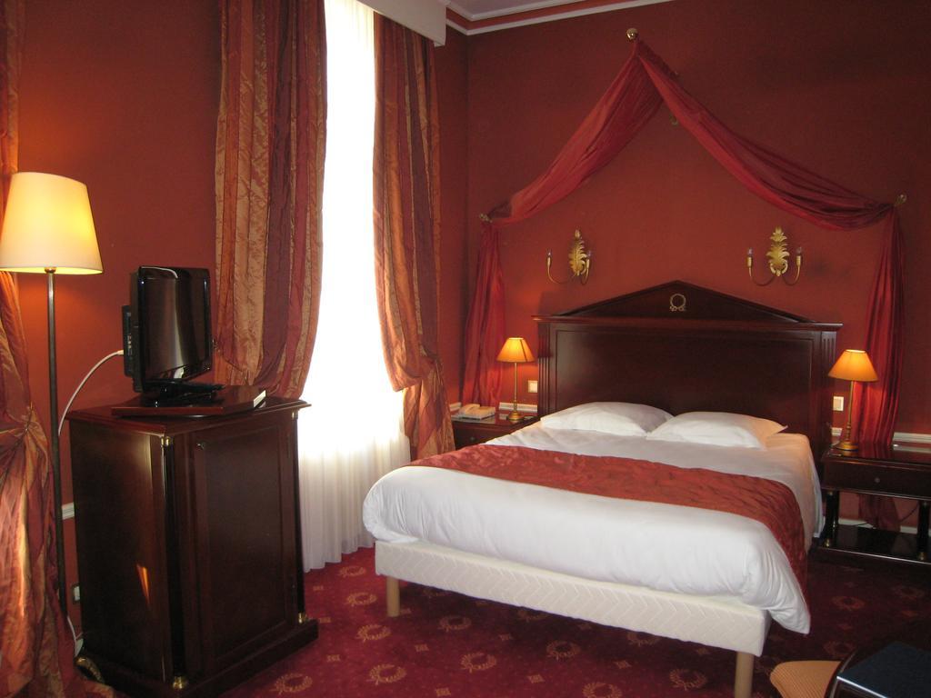 Hotel Les Marechaux 欧塞尔 外观 照片