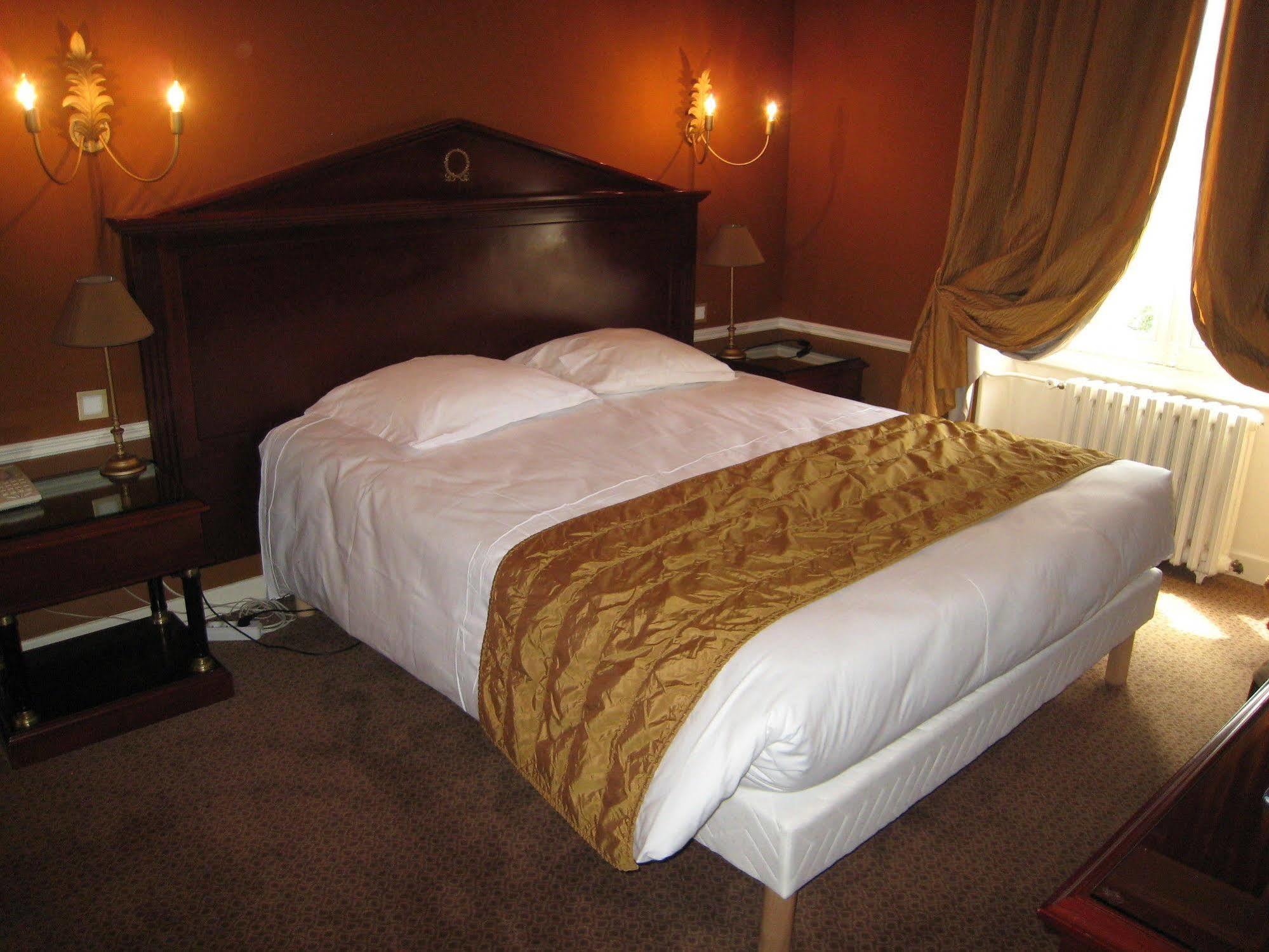 Hotel Les Marechaux 欧塞尔 外观 照片