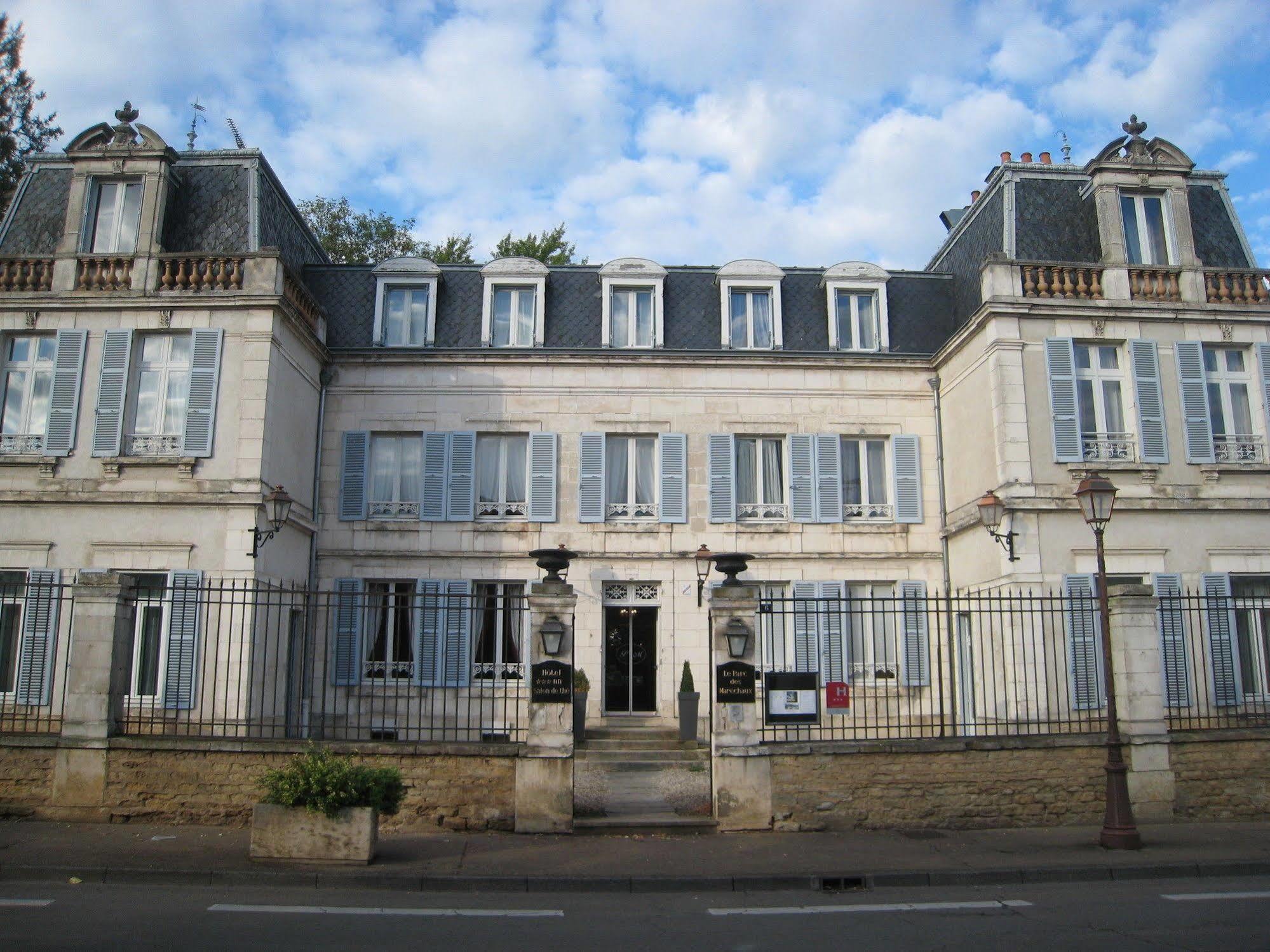 Hotel Les Marechaux 欧塞尔 外观 照片