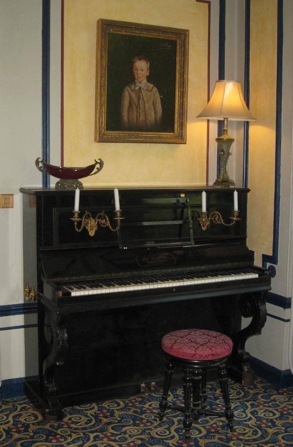 Hotel Les Marechaux 欧塞尔 外观 照片